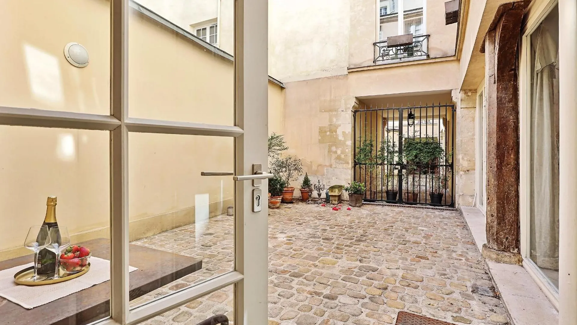 شقة Le Marais & Place Des Vosges - Cityapartmentstay باريس