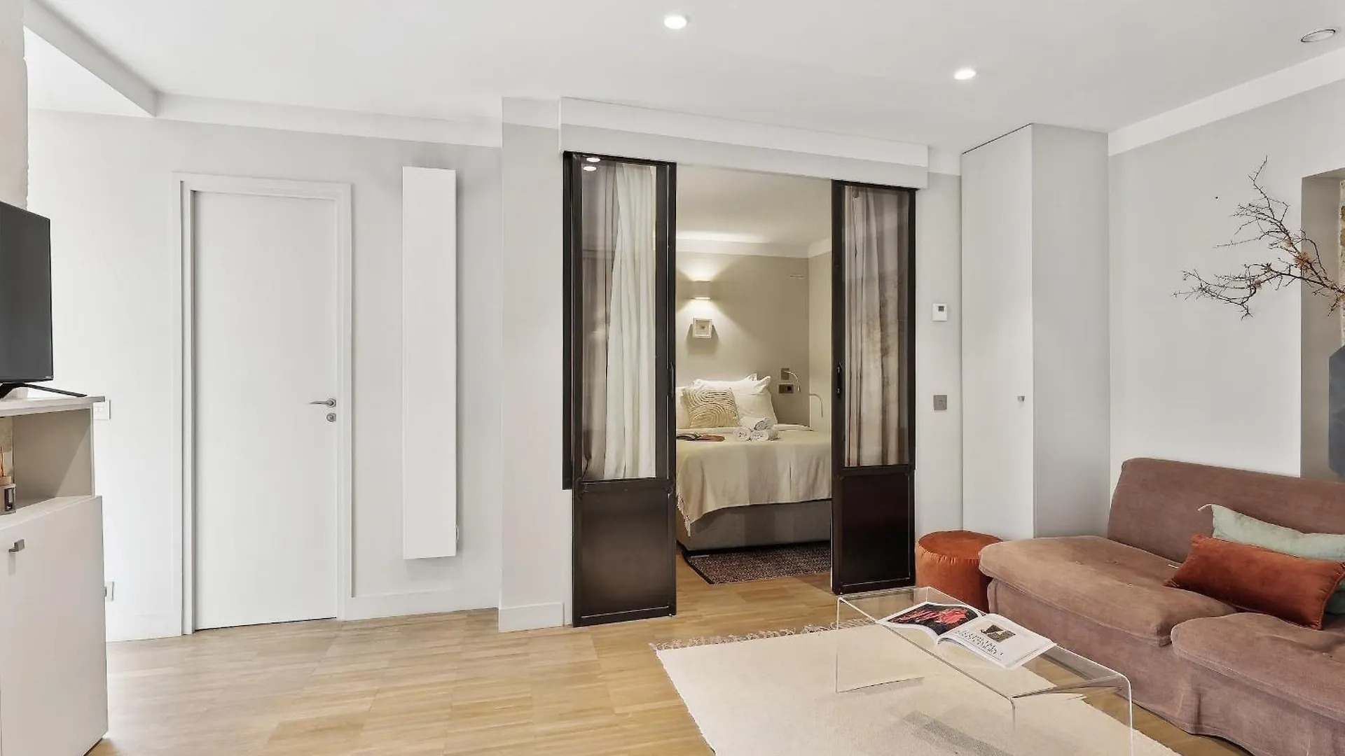 Le Marais & Place Des Vosges - Cityapartmentstay Paris France