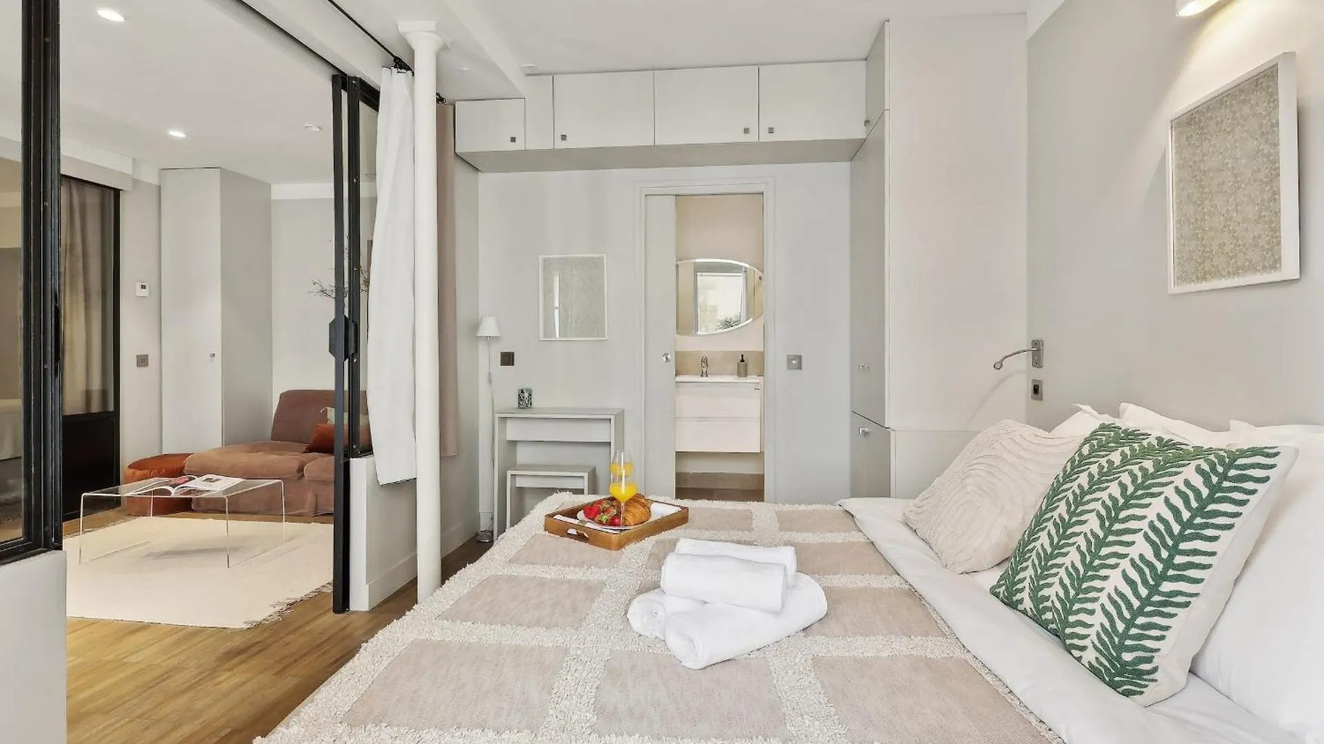 Le Marais & Place Des Vosges - Cityapartmentstay Paris France