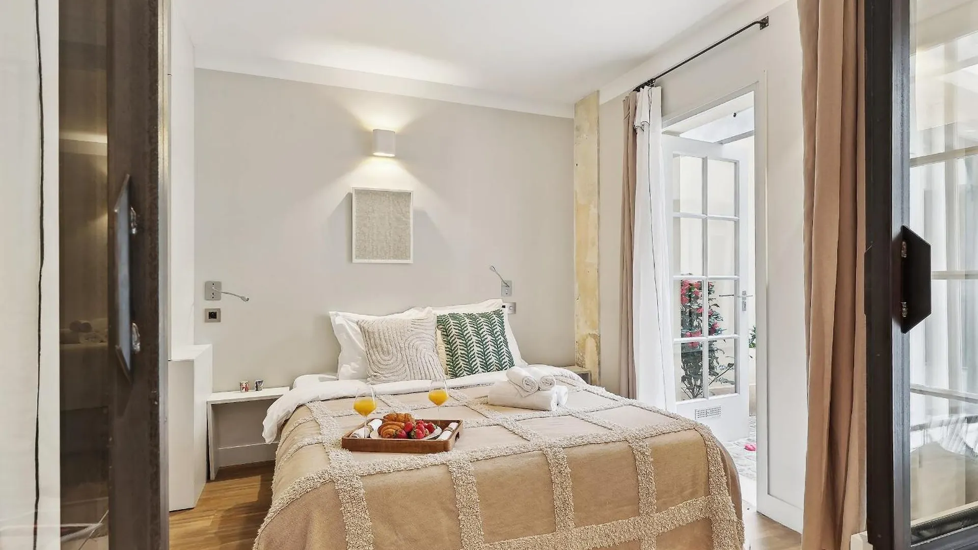 Le Marais & Place Des Vosges - Cityapartmentstay Paris