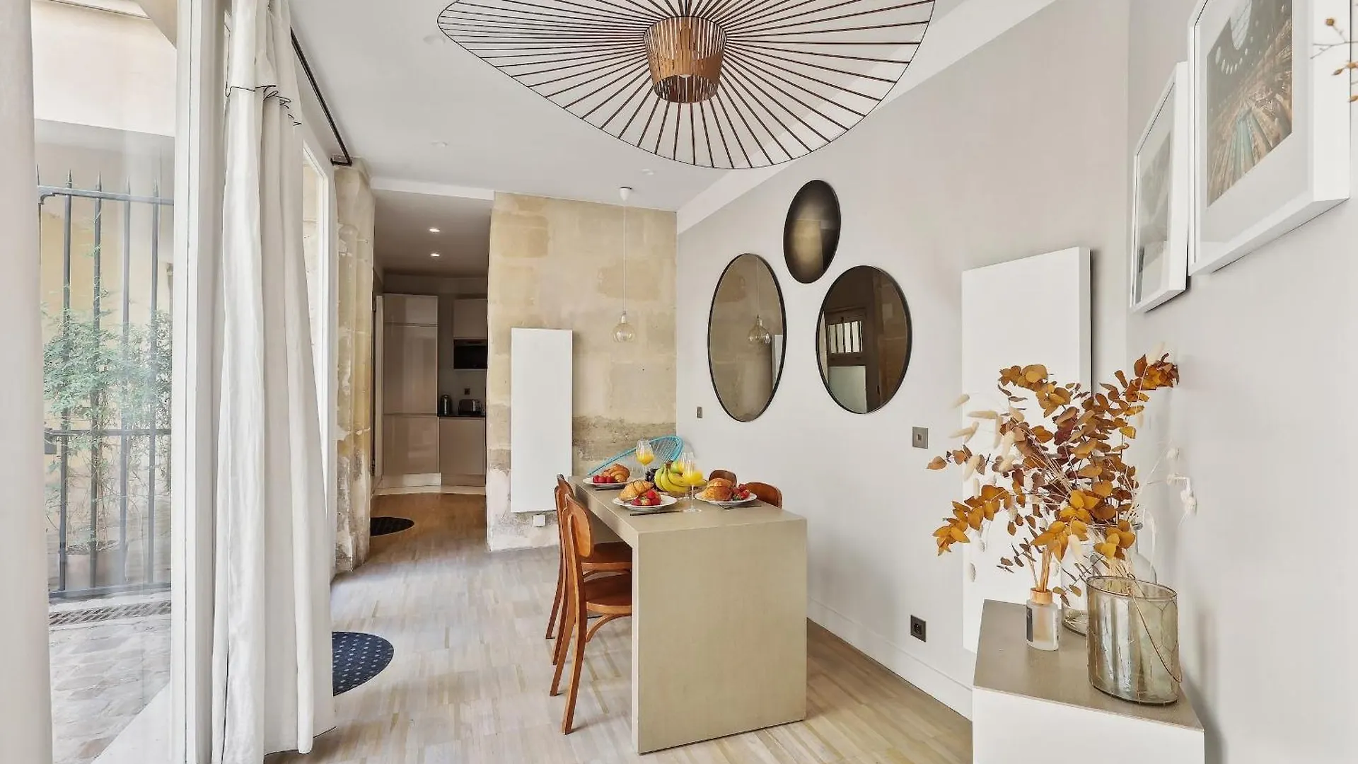 Le Marais & Place Des Vosges - Cityapartmentstay Paris Apartment
